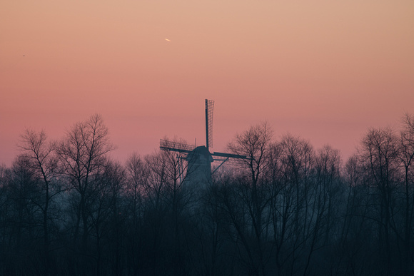 Early morning skiy DeZwaan Windmill