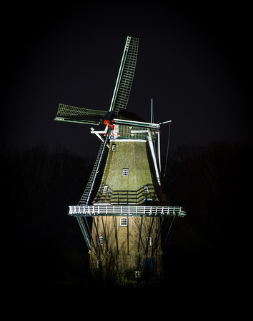 DeZwaan windmill at night